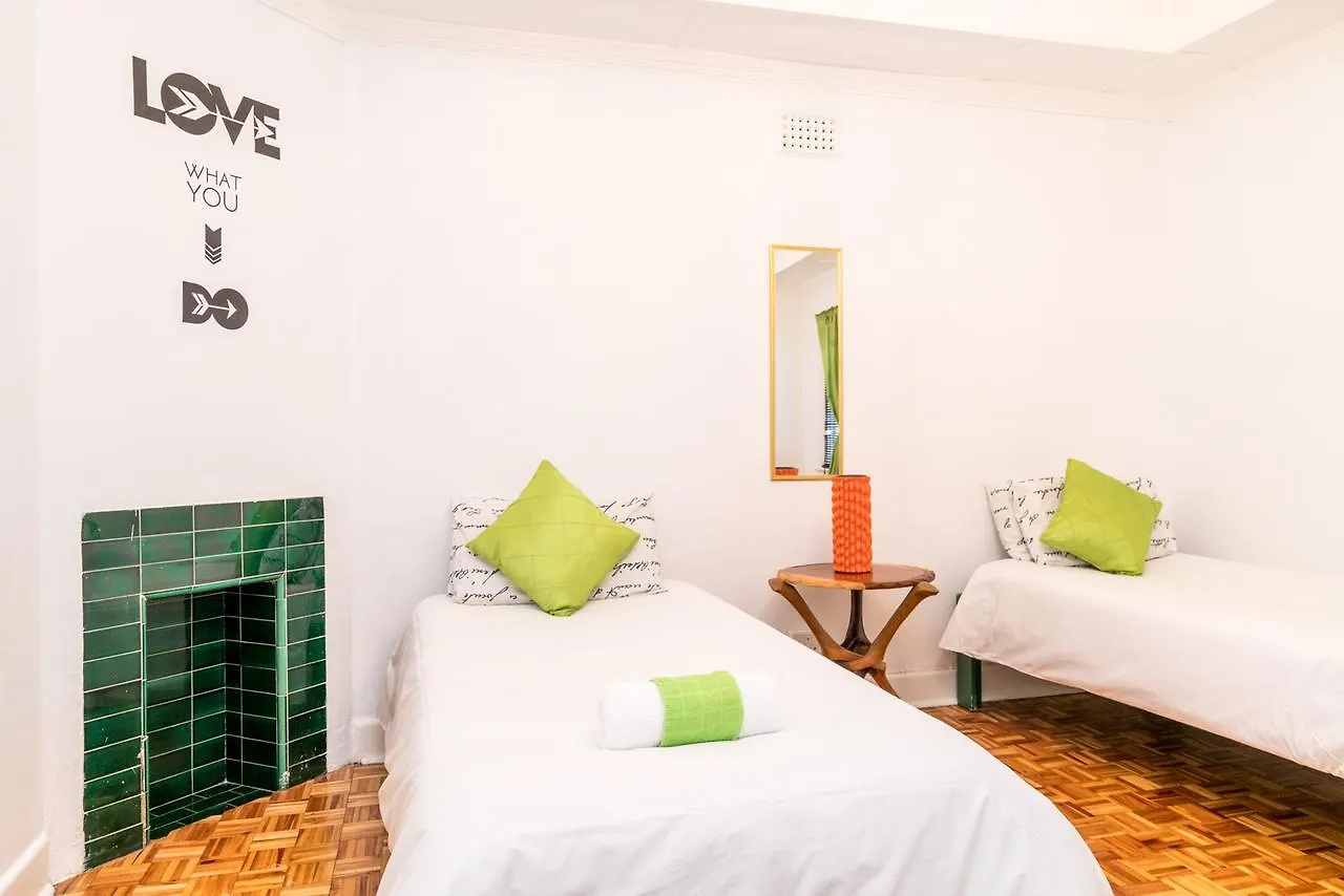 Villa Four Sea Point Κέιπ Τάουν